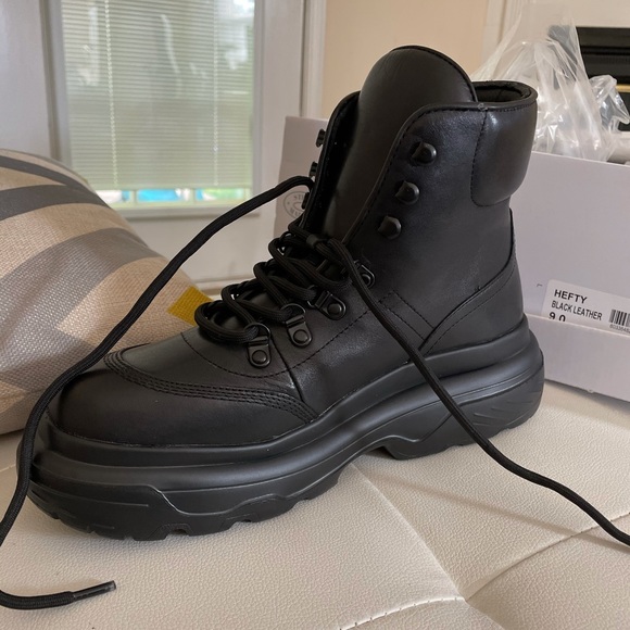 Steve Madden hiker boots - Picture 2 of 3